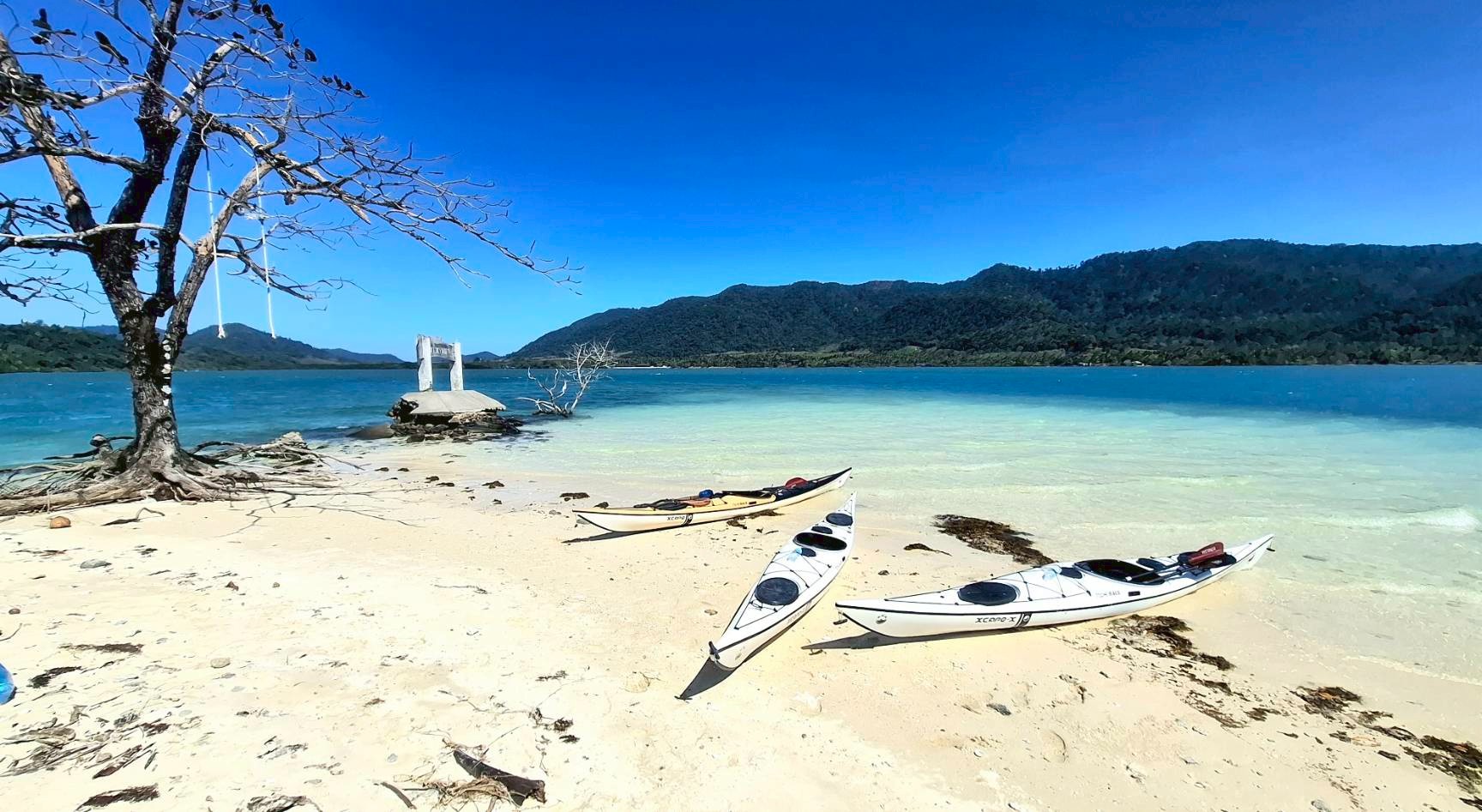 Sea kayaking from Salakphet to Koh Phrao in Koh Chang