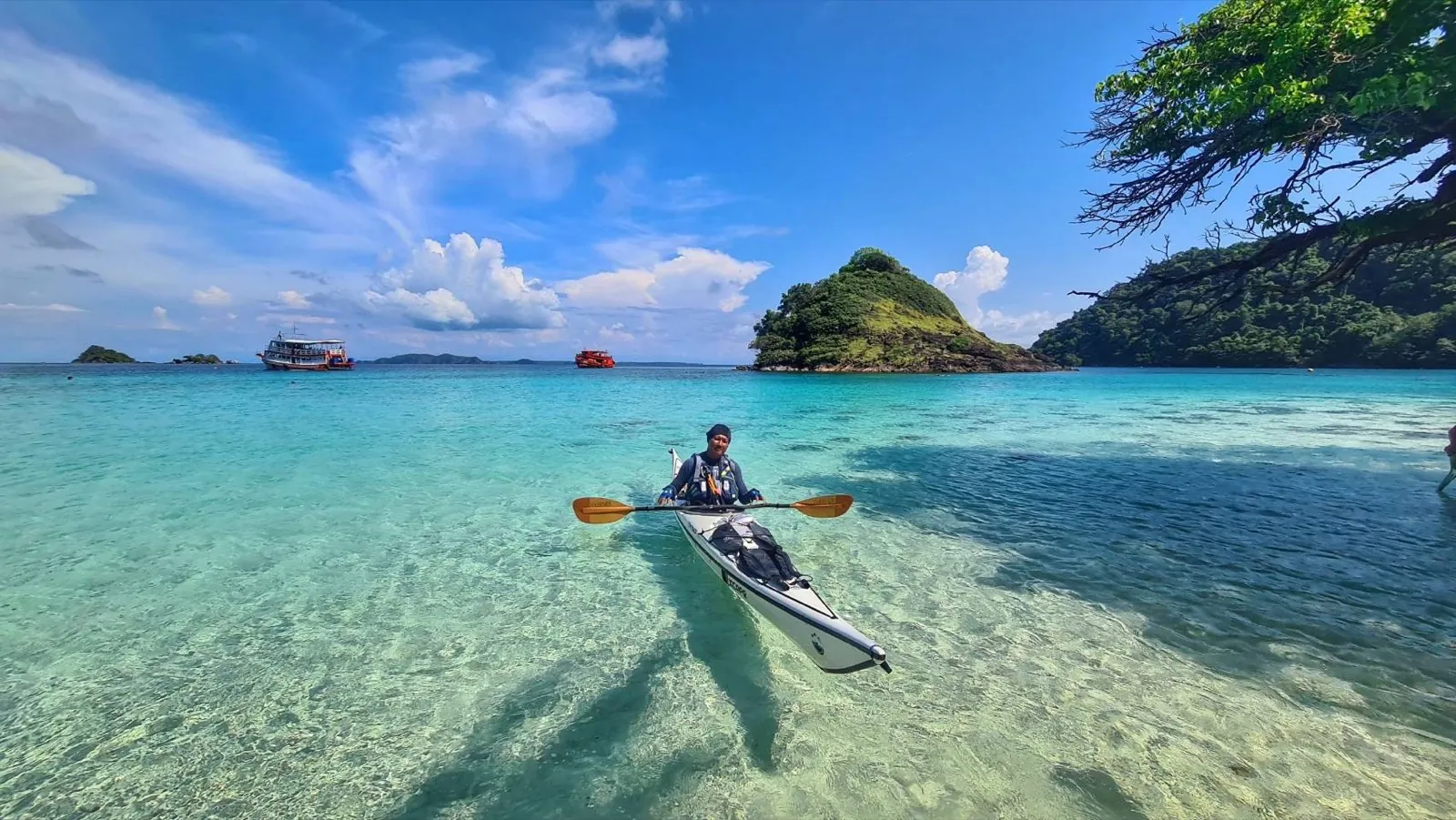 sea-kayaking-koh-chang-clear-water-island