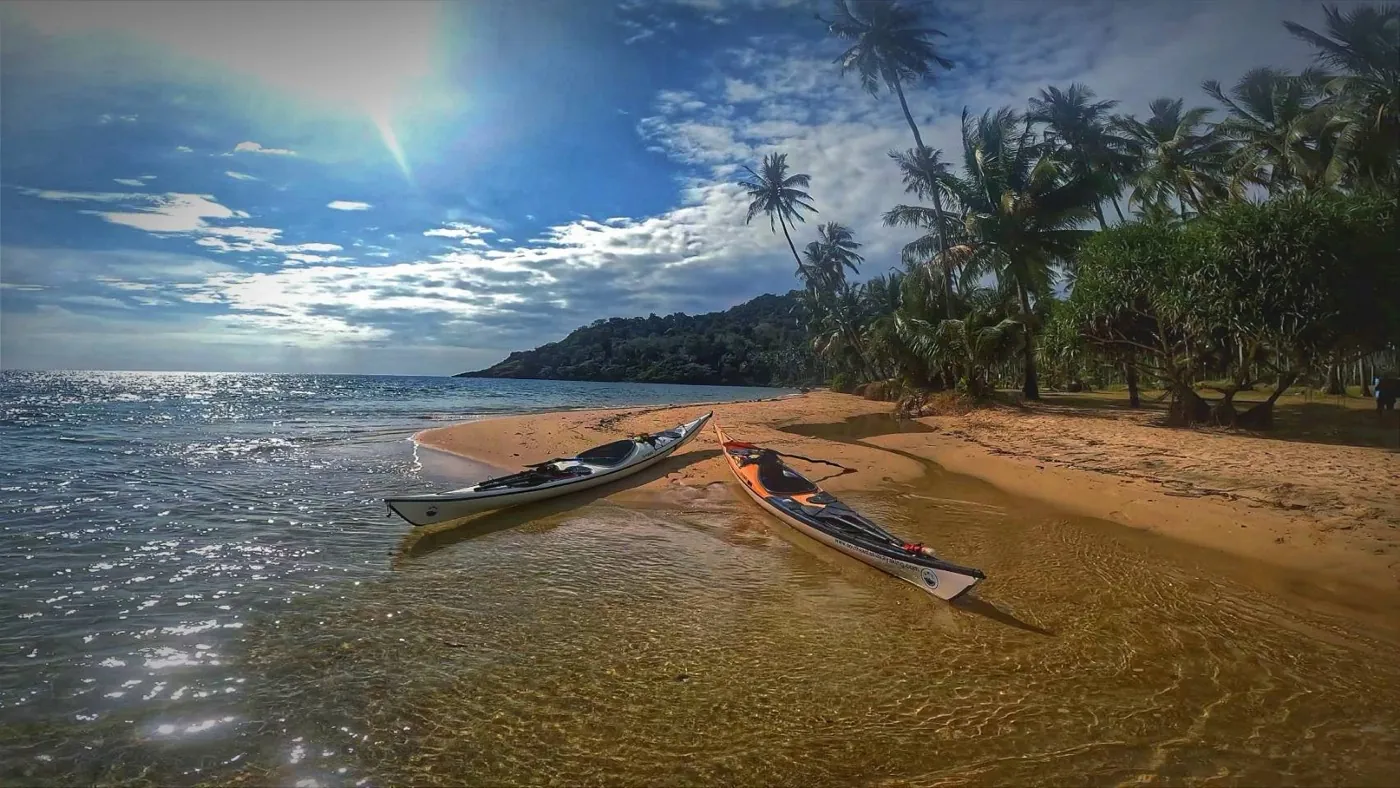 sea-kayaking-koh-chang-golden-beach-sunburst
