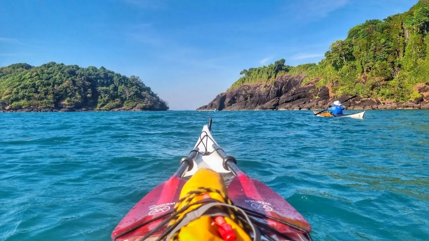 sea-kayaking-koh-chang-island-channel