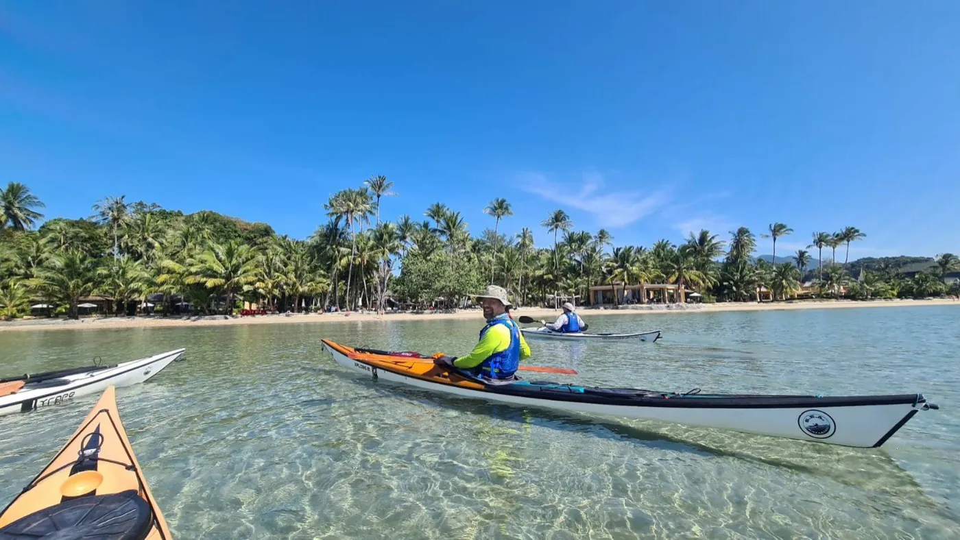 sea-kayaking-koh-chang-palm-beach-shallows