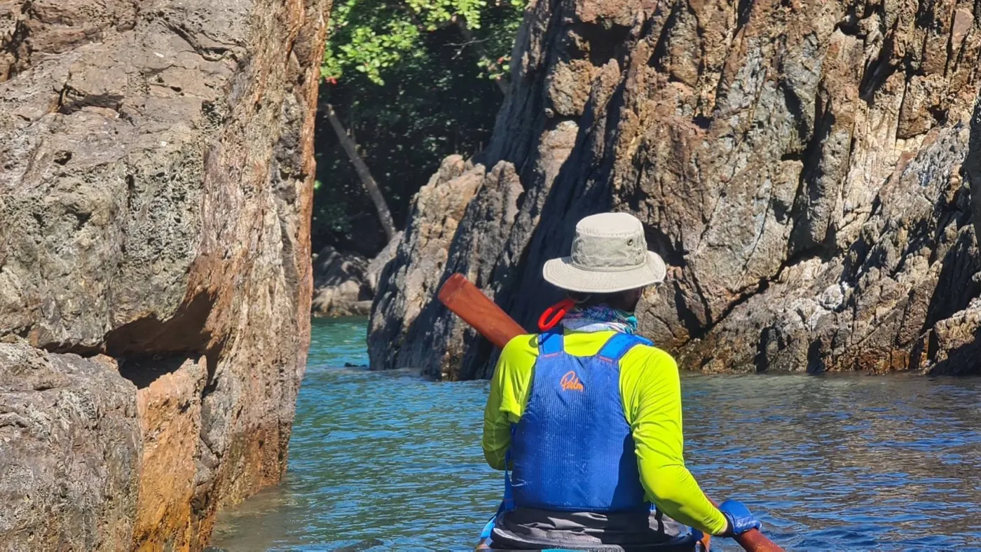 sea-kayaking-koh-chang-rock-gully